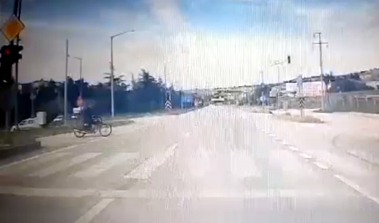 Motosikletlinin öldüğü kaza araç kamerasında