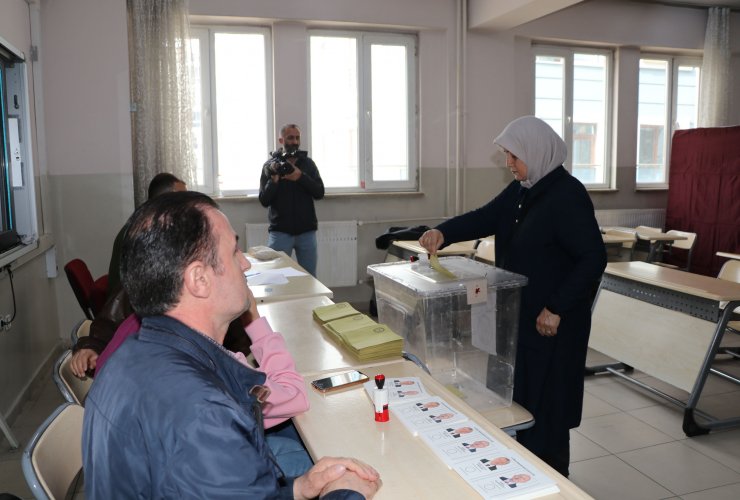 Van'da seçmen, Cumhurbaşkanı Seçimi için sandık başında