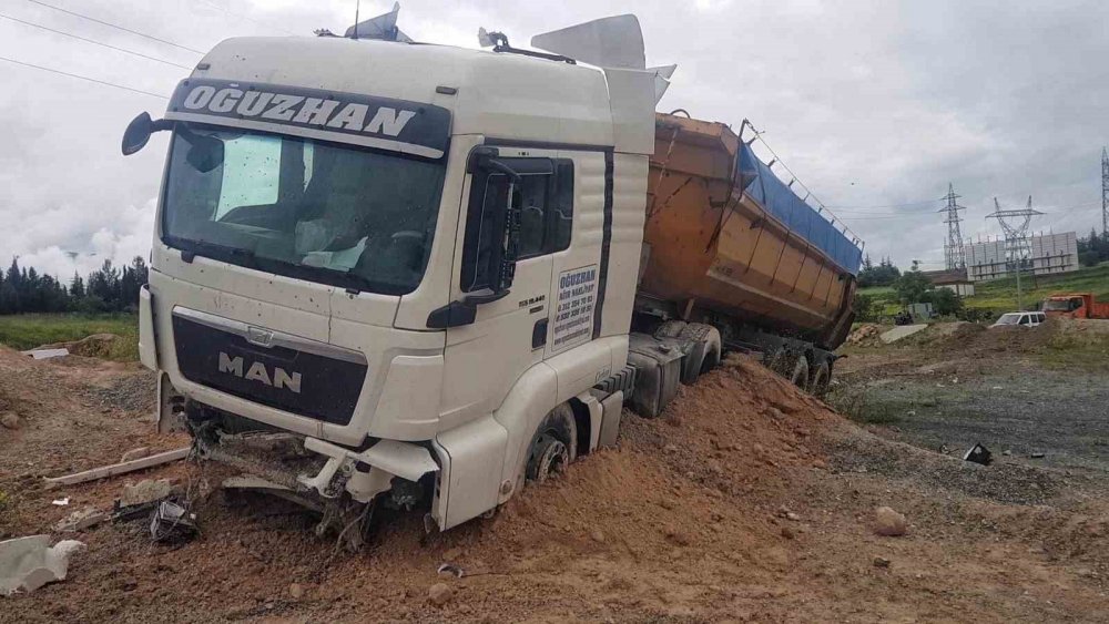 Frenleri patlayınca yoldan çıktı, işte burası kurtardı