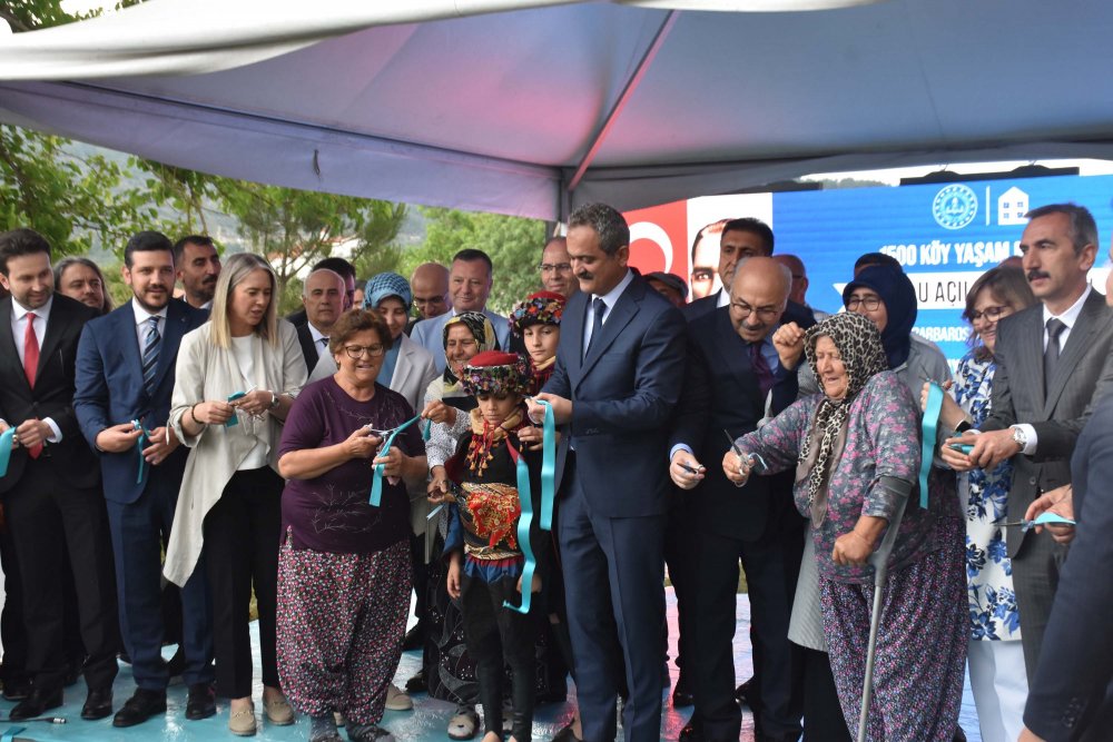 Bakan Özer'in gururu! "Çözmeyi Allah bana nasip etti"