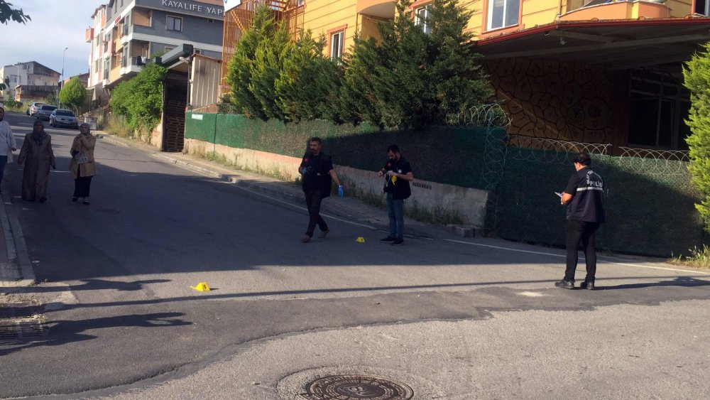 Ateş ettiği husumetlilerince bıçakla öldürüldü