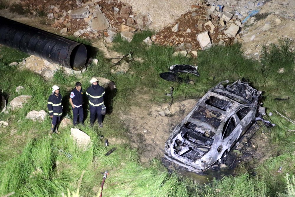 İki otomobilin çarpıştığı kazada otomobil alev topuna döndü; 1 kişi yanarak can verdi 9 kişi yaralı
