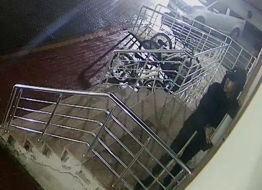 Konya'da 20 yıl kesinleşmiş hapis cezası olan şüpheli ayakkabı çalarken yakalandı