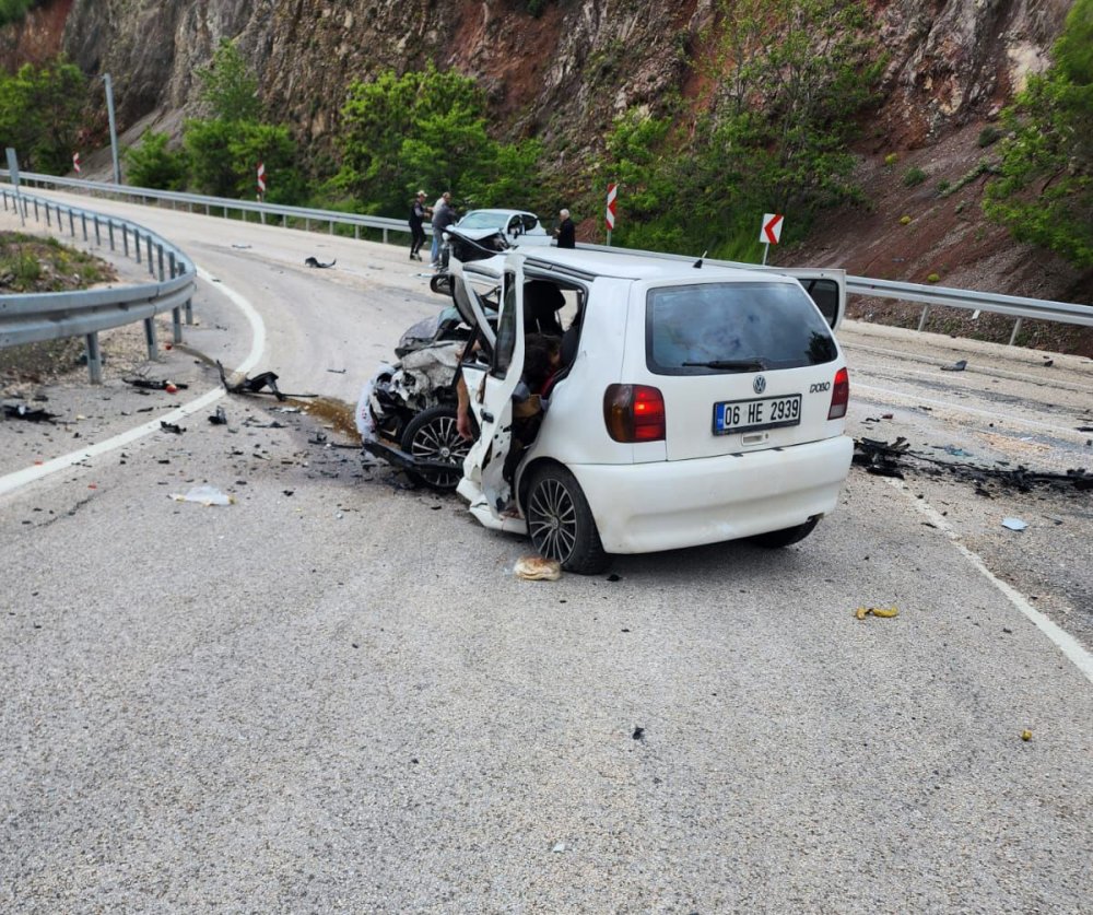 Ankara'da otomobiller kafa kafa çarpıştı; 3 ölü, 4 yaralı