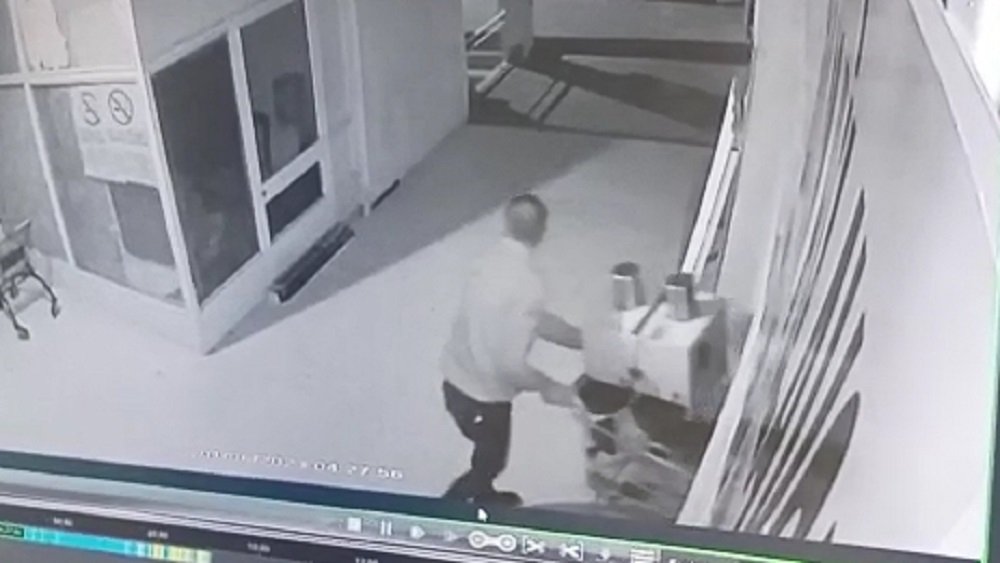 Bursa'da pilavcı dükkanından 30 bin liralık hırsızlık kamerada