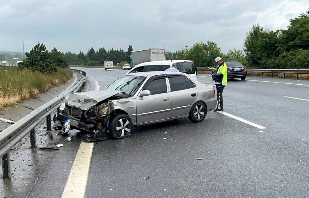 Düzce'de 10 araçlı zincirleme kaza: 4 yaralı