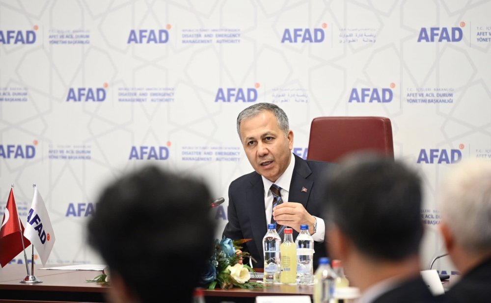 İçişleri Bakanı Yerlikaya, 'afet yönetimi' toplantısına katıldı