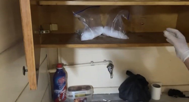 İzmir polisi zehir tacirlerine göz açtırmadı: 2 tutuklama