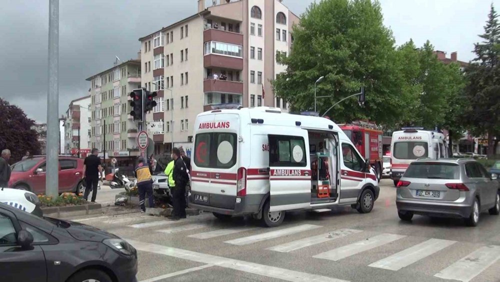 Kastamonu’da iki otomobil çarpıştı: 4 yaralı