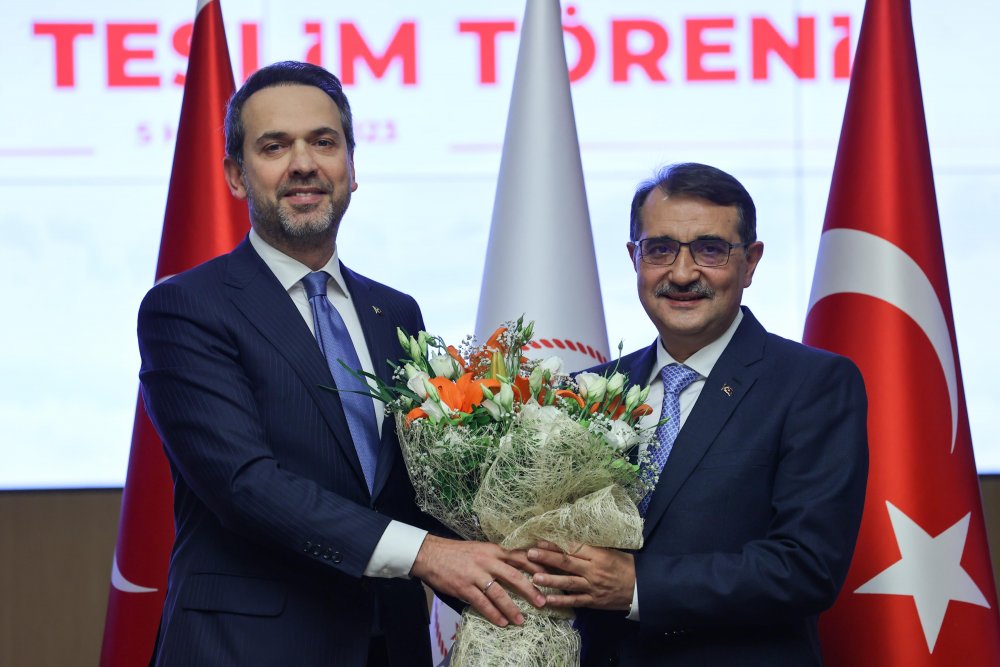 Enerji ve Tabii Kaynaklar Bakanı Bayraktar, Dönmez'den görevi devraldı