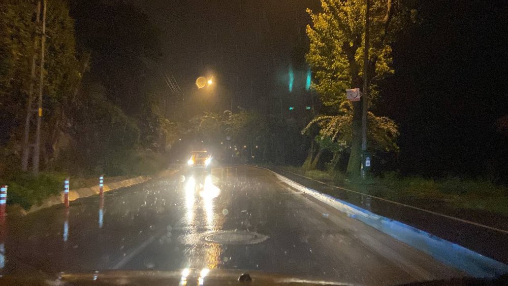 Sağanak sele neden oldu; iki ilçede okullar 1 gün tatil edildi