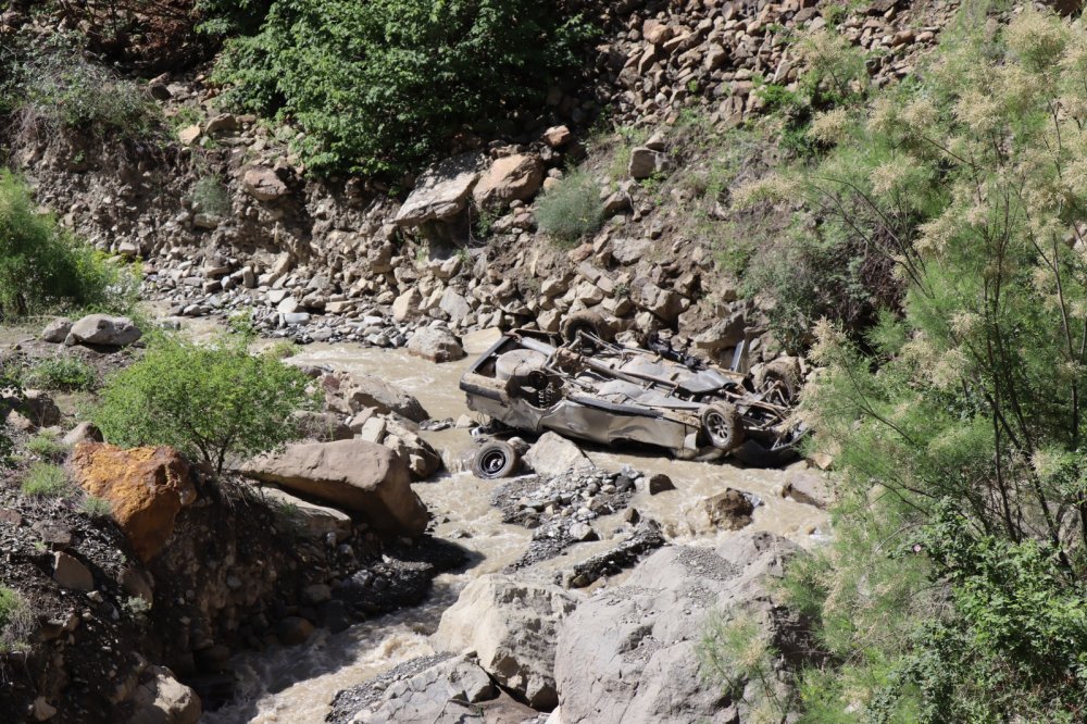 Erzurum'da otomobil dereye uçtu: 1 ölü, 1 yaralı