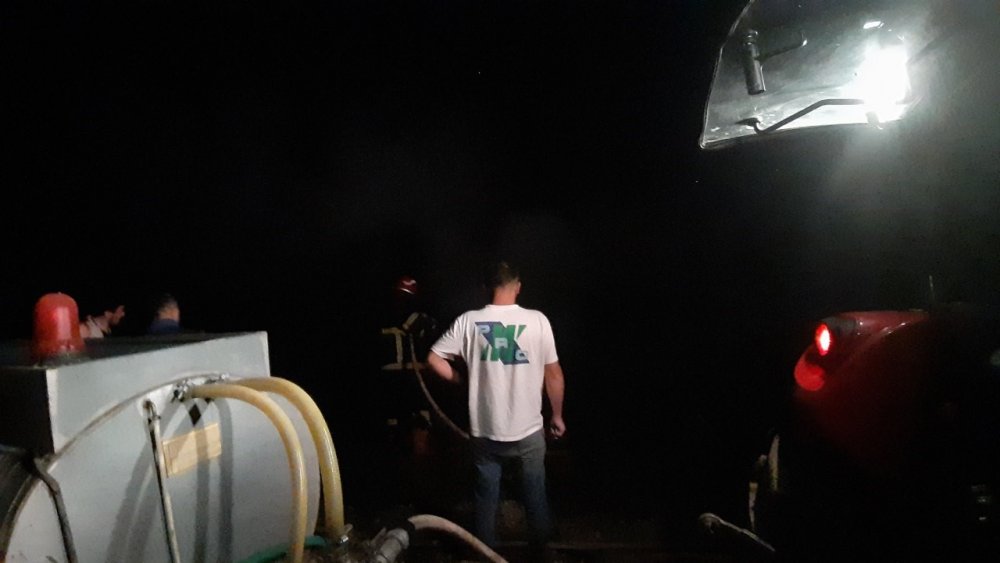 Evin yanındaki baraka alev alev yandı, itfaiye ekipleri faciayı önledi