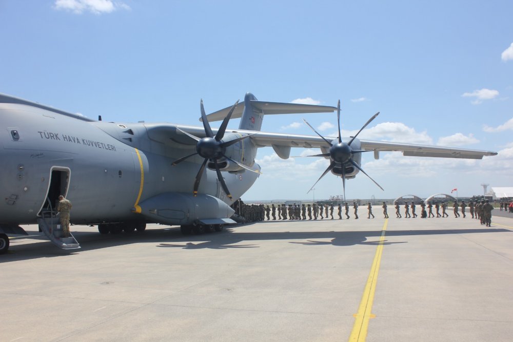 Türk askerinin Kosova'ya 2'nci ve 3'üncü intikal uçuşu tamamlandı