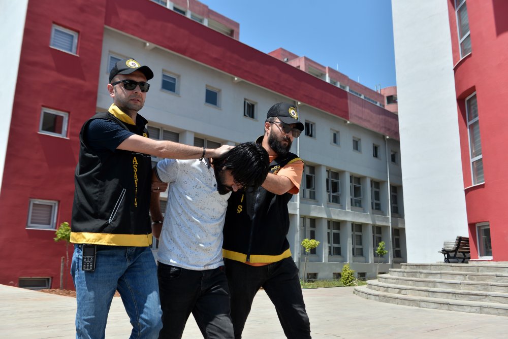 Güvenlik görevlisini, eşini telefonla arayarak rahatsız ettiği için öldürmüş