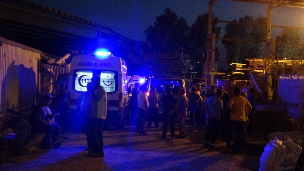 15 metre yükseklikten metro inşaatı sahasına uçan beton mikserinin sürücüsü öldü