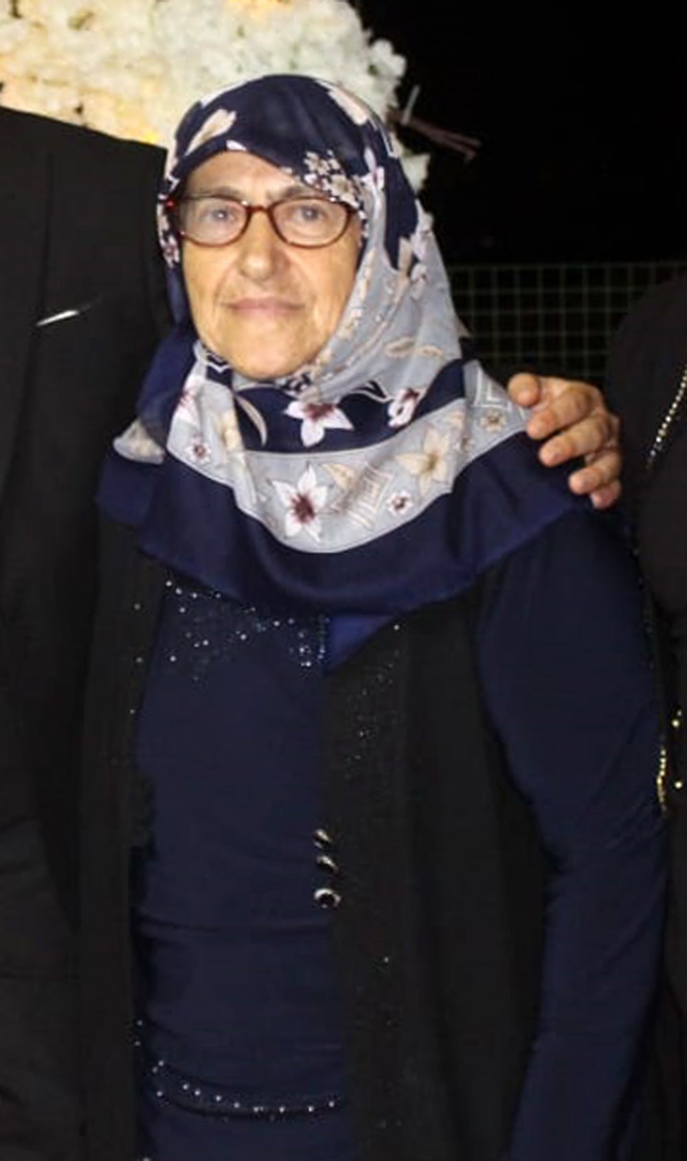 Evine çıkmak istediği asansörde sıkışıp, öldü