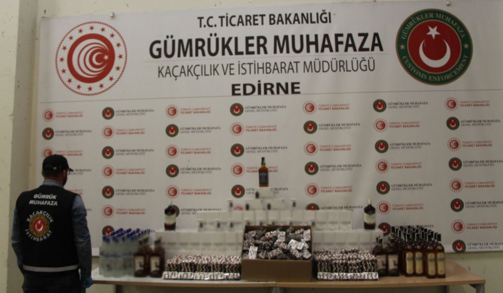 Kapıkule'de 1 milyon TL'lik elektronik sigara, içki ve ilaç ele geçirildi