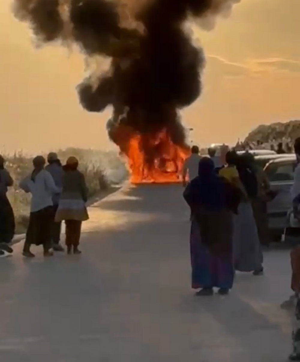 Seyir halindeki otomobil alev topuna döndü