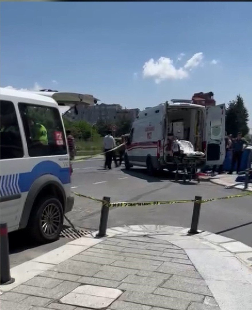 Direksiyon hocası kullandığı motosikletle yayaya çarptı: 1 ölü 2 yaralı