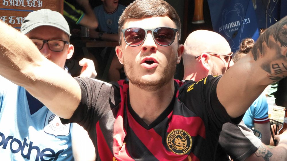 Final öncesi Taksim Meydanı'nda coşku