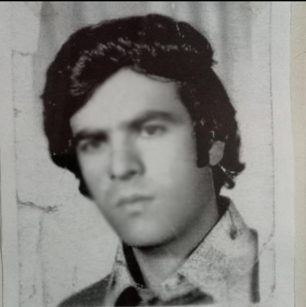 Annesi ve kız kardeşini odaya kilitleyip, babasının boğazını kesti