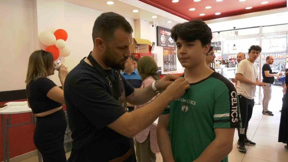 En acı çiğköfteyi yedi, gram altını kazandı