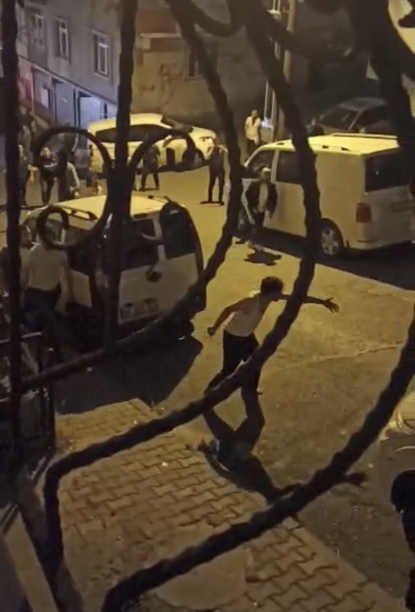 Eşini ve kızını rehin aldı; polis silahla bacağından vurdu