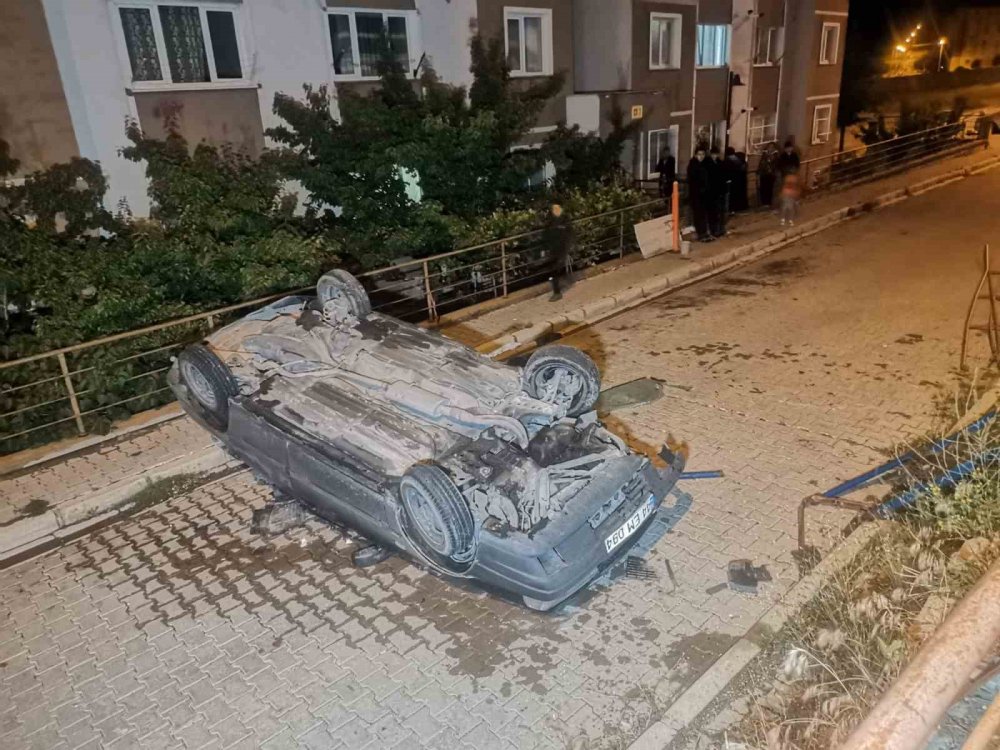 Kontrolden çıkan otomobil devrildi: 3 Yaralı