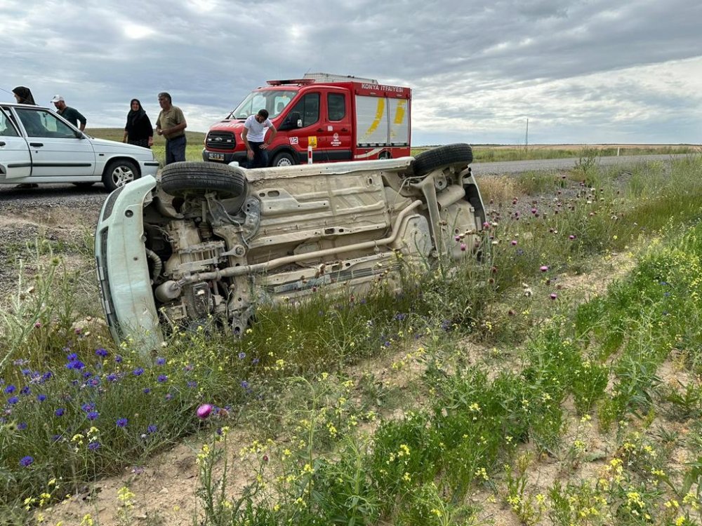 Konya'da otomobil şarampole devrildi: 3 yaralı
