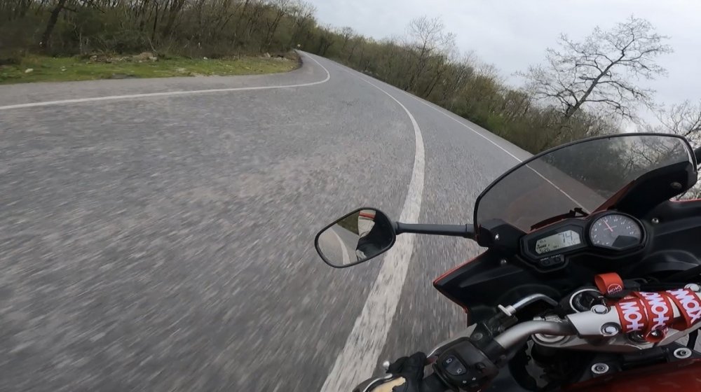 Motosikletli kazada ölümden döndü