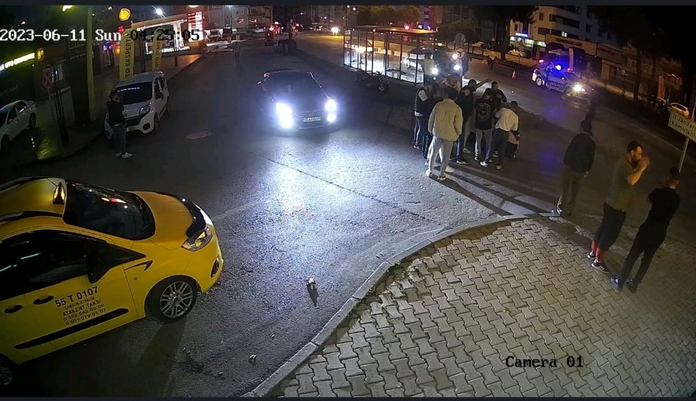 Otomobil bariyerlere çarptı; sürücü metrelerce savruldu