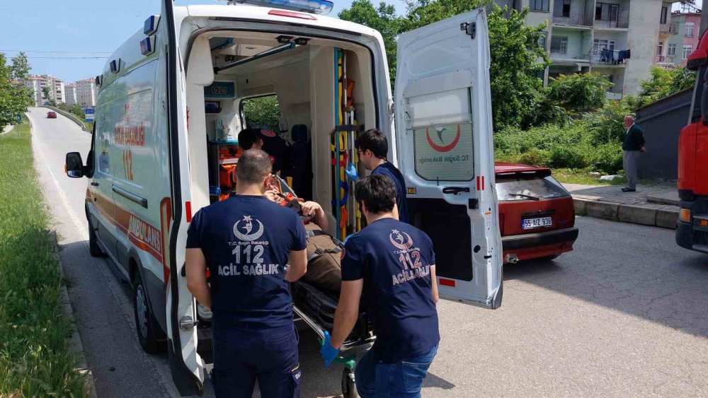 Samsun’da minibüs hafif ticari araçla çarpıştı: 3 yaralı