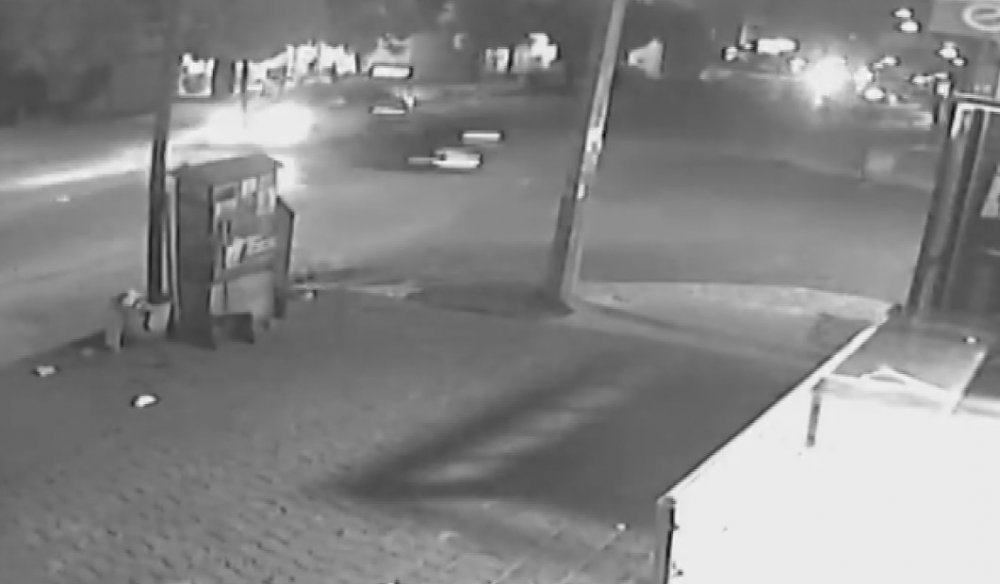 Şüphelileri takip ederken otomobille çarpışan motosikletli 2 polis ağır yaralandı