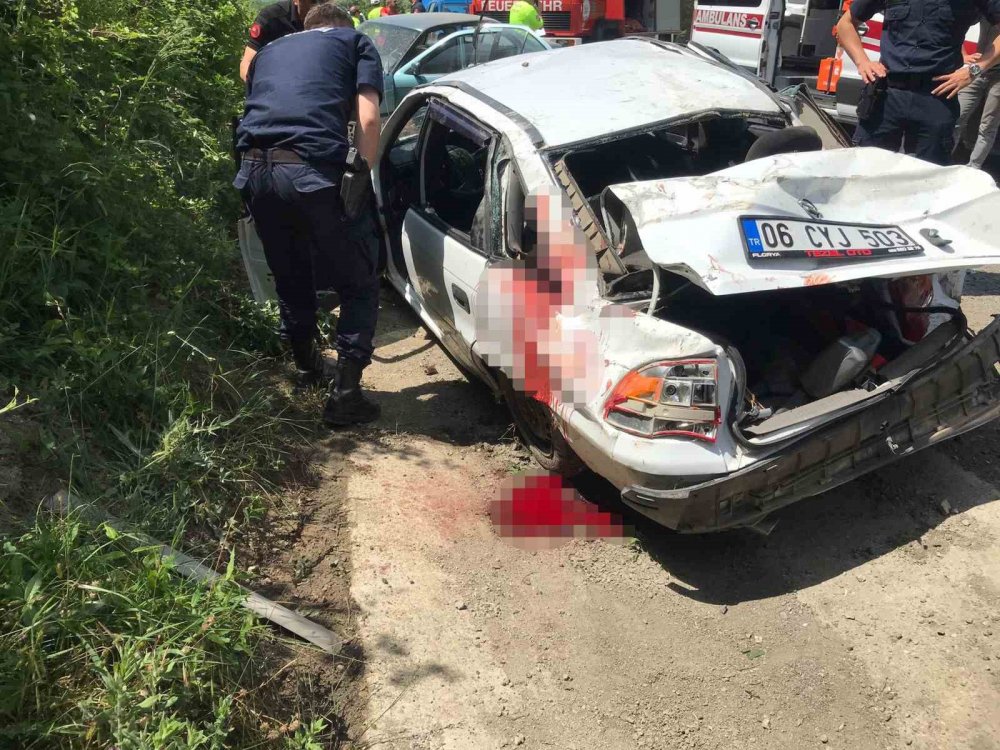 Tatile gittikleri otomobil takla atıp başka bir araçla çarpıştı: 1’i ağır 6 yaralı