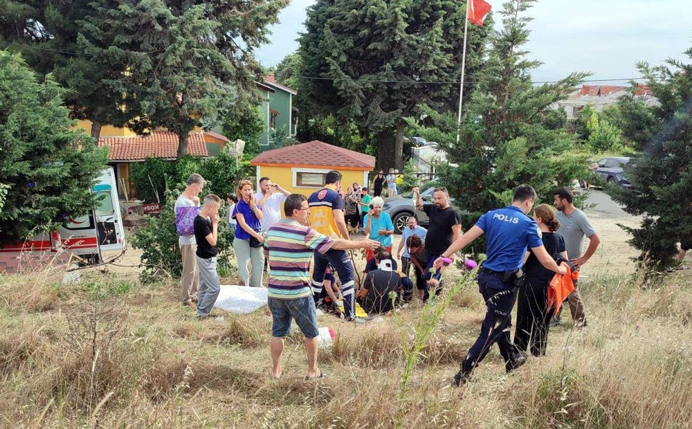 Vinçli kamyon yolcu minibüsüne çarptı: 3'ü ağır 12 yaralı