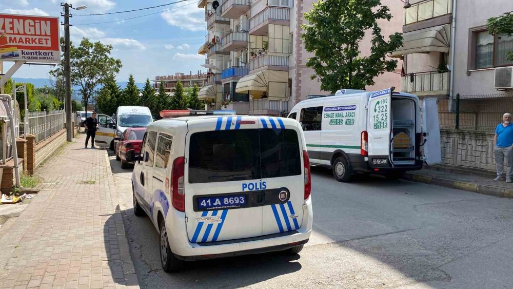Yalnız yaşayan 64 yaşındaki adam evinde ölü bulundu