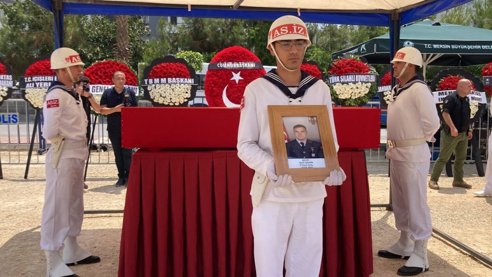 Mersinli şehidi binlerce kişi uğurladı