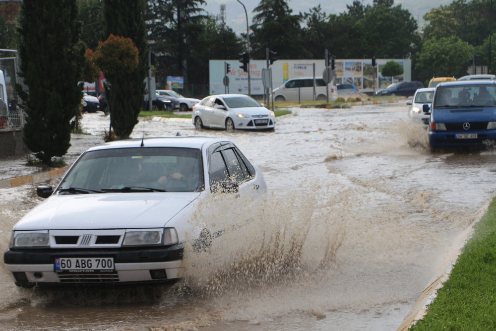 Tokat'ta sağanak yağış etkili oldu