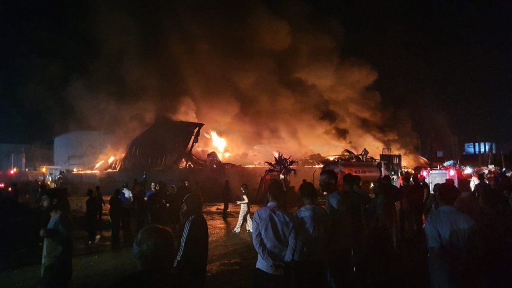 Pastik fabrikasında yangın