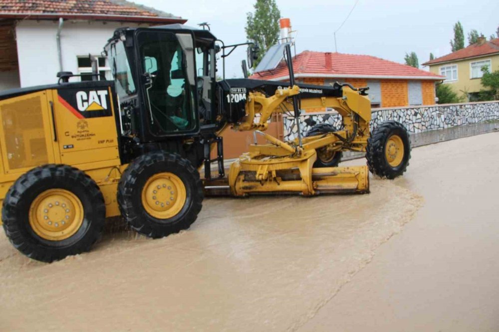 Konya’da dolu yağışı sonrası su baskını kameralara yansıdı