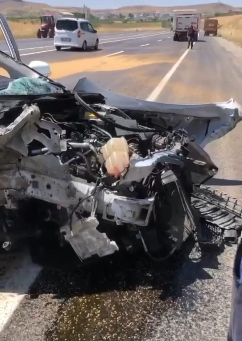 Otomobil, kamyona arkadan çarptı: 2 yaralı