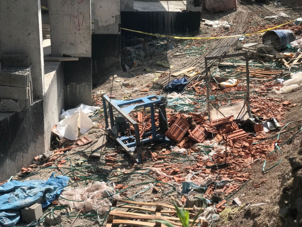 Üzerine yük asansörü düşen işçi hayatını kaybetti