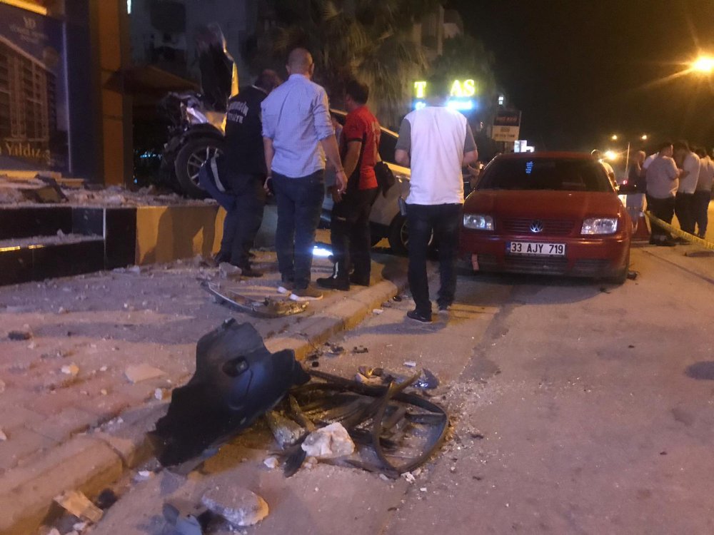 İki otomobil çarpıştı: 1 ölü, 5 yaralı