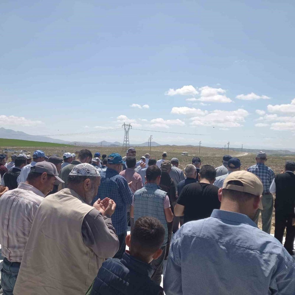 Konya'da bol yağış çiftçilerin yüzünü güldürdü...Bu kez yağmur duası değil, şükür duası