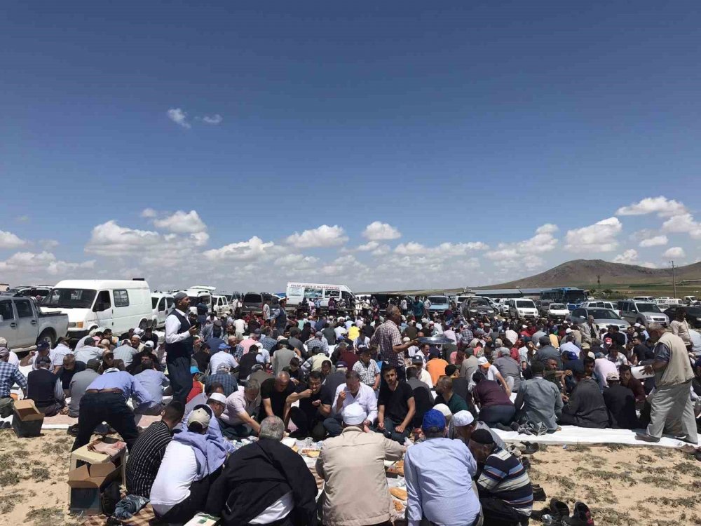 Konya'da bol yağış çiftçilerin yüzünü güldürdü...Bu kez yağmur duası değil, şükür duası