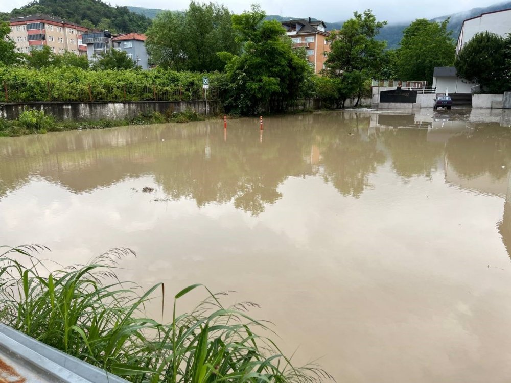 Sel suları çekildi, acı manzara ortaya çıktı