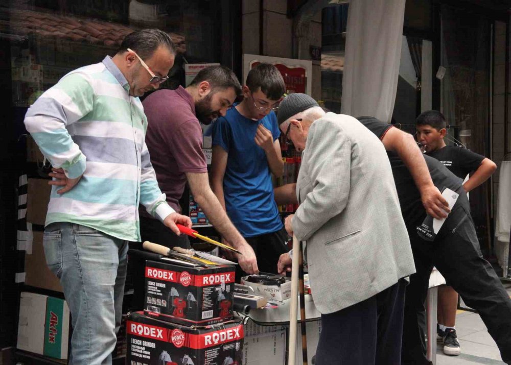 Konya'da çarşılarda yoğunluk... Bıçakçılardan son gün tavsiyesi