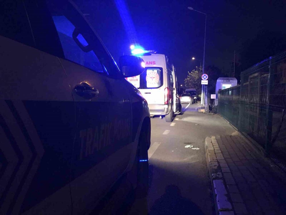 Ticari taksi ile çarpışan otomobilde bulunan yaşlı adam yaralandı