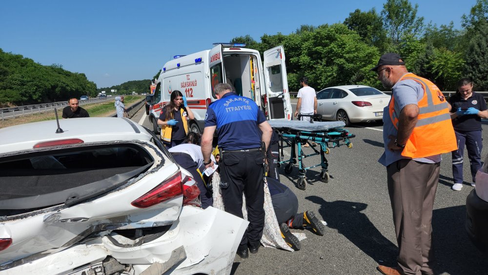 Bayram tatili yolunda zincirleme kaza: 9 yaralı